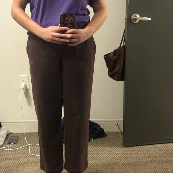 Aritzia Cozy Sweatfleece Mega Straight Sweatpant - Picture 6 of 6